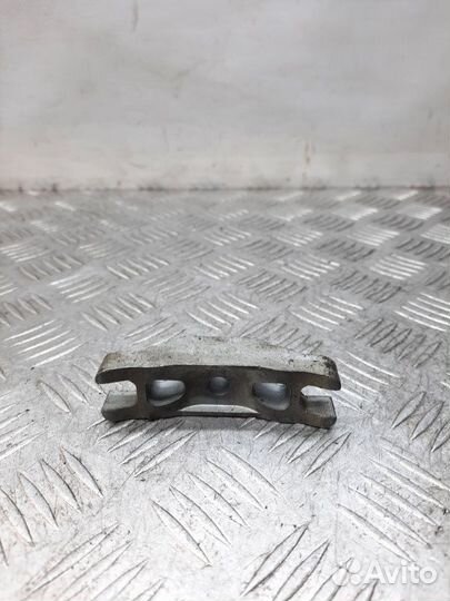 Скоба крепления форсунки Skoda Fabia 1.6 CAY 2011