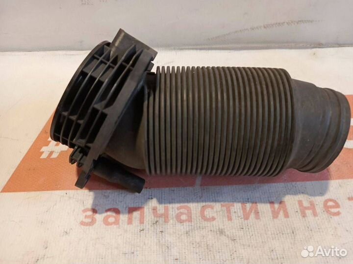 Патрубок воздушного фильтра Volkswagen Passat B7