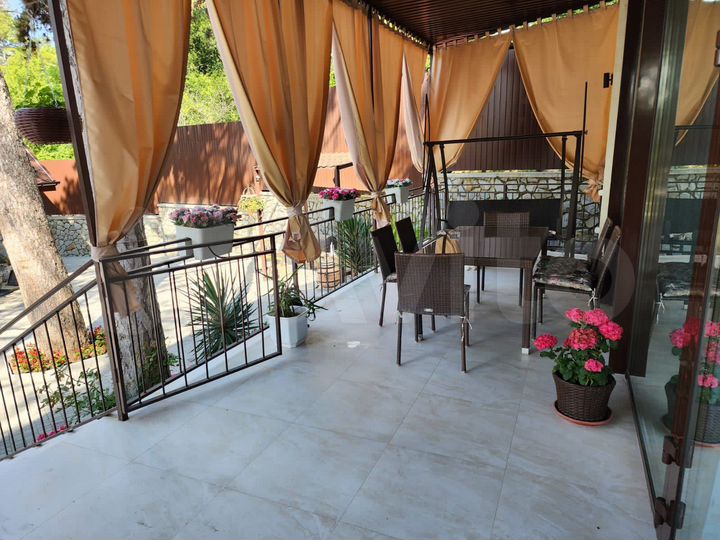 Дом 250 м² на участке 10 сот.