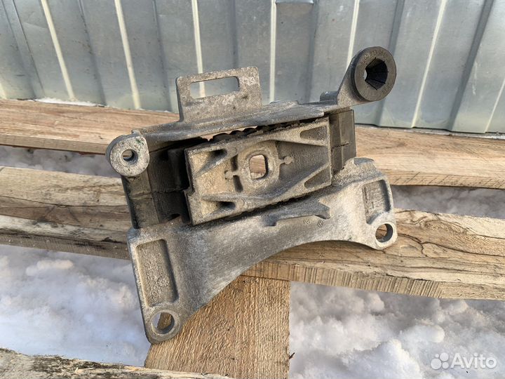 Кронштейн двигателя левый Рено Меган 1.5 dCi K9K