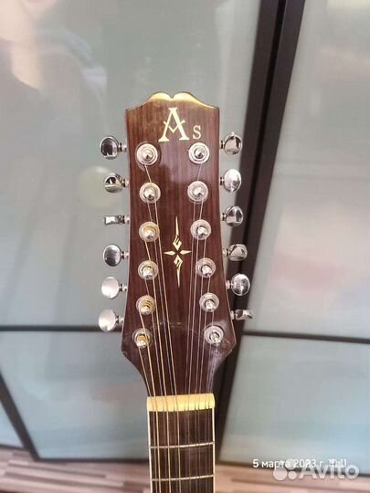 Акустическая гитара