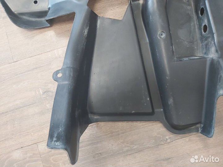 Кожух колесной ниши передний левый Bmw X5 E53 M62