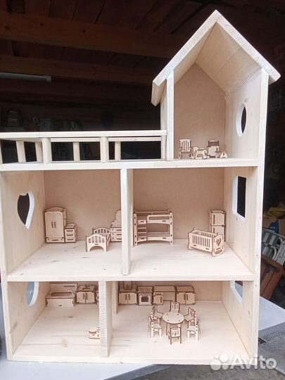 Кукольный домик с мебелью
