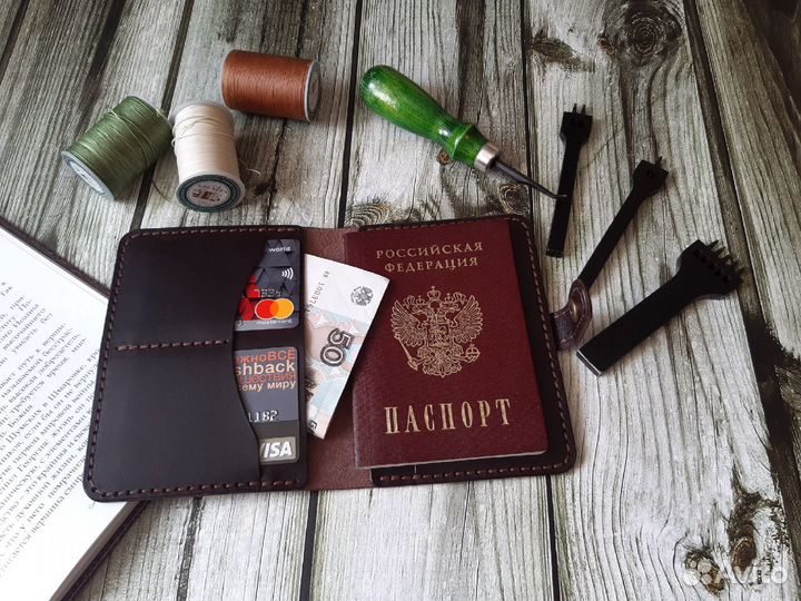 Обложка для паспорта на кнопке из натуральной кожи