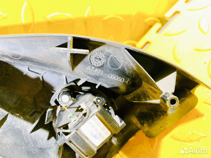 Уголок зеркала прав. Toyota Avensis 2 T250 02-10