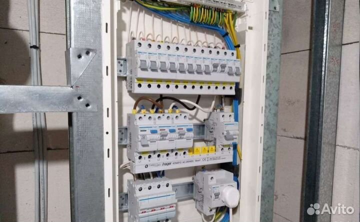 Услуги электрика. Электрик. Электромонтажник