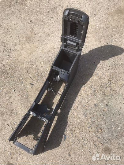 Подлокотник Mitsubishi Lancer 10