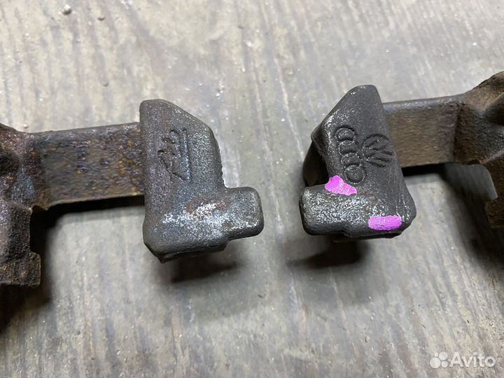 Скобы переднего суппорта Passat B5,B5+ VAG 288 mm