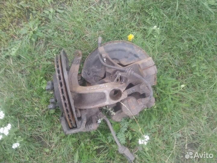 Поворотный кулак Renault Megan 2