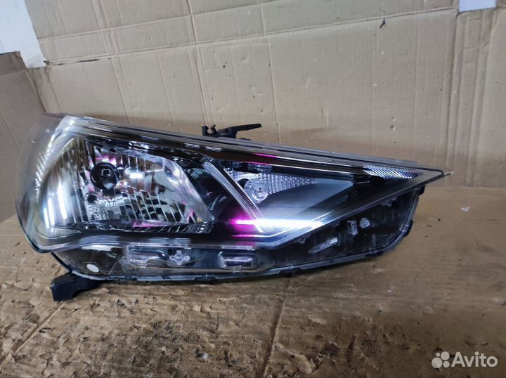 Фара правая Solaris 2 c 20г.в галоген оригинал б.у