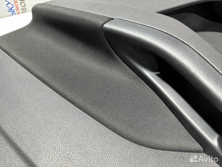 Обшивка двери Ford Focus 3