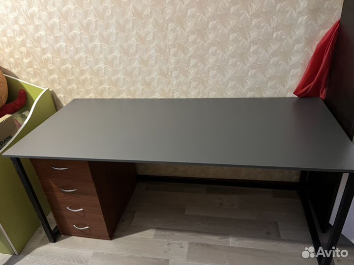 Компьютерный стол в стиле лофт