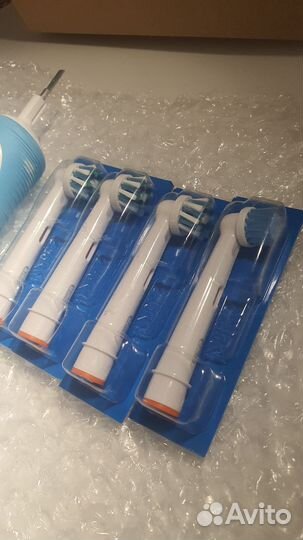 Новая электрическая зубная щетка Braun Oral-B
