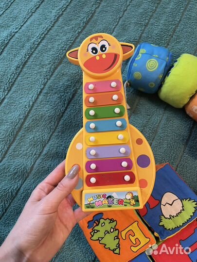 Развивающие игрушки для малышей пакетом
