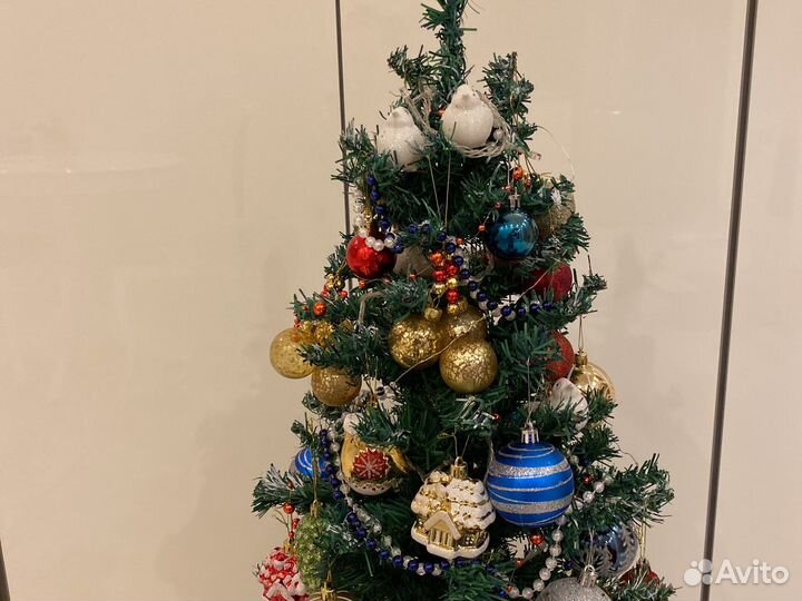 Елка искусственная, белоснежная на ветках