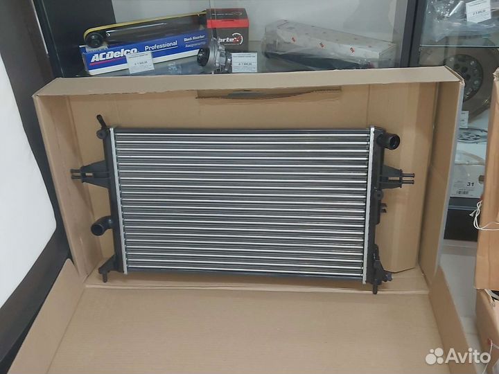 Радиатор охлаждения Opel Astra G 1.4 1.6 1.8л