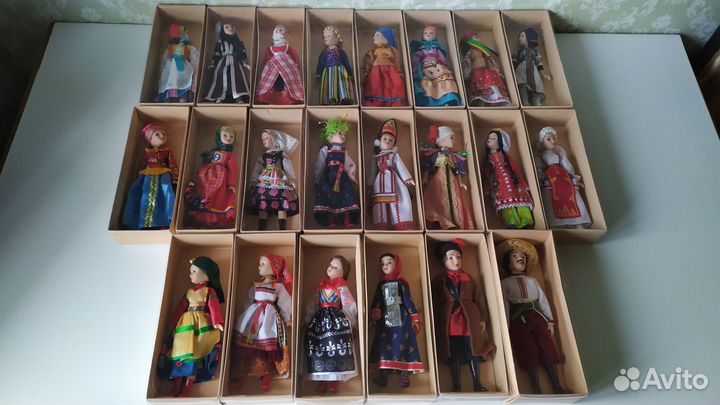 Коллекционные фарфоровые куклы в народных костюмах