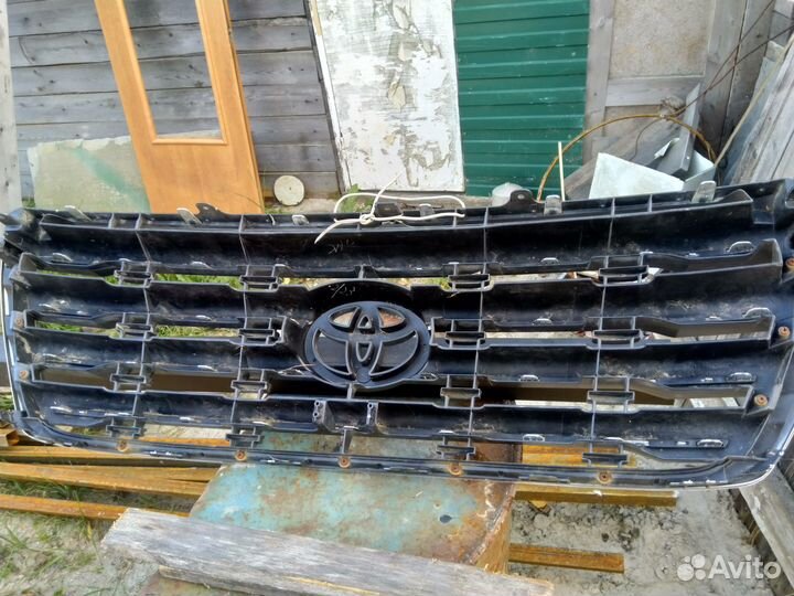 Решетка радиатора toyota Land cruiser 200