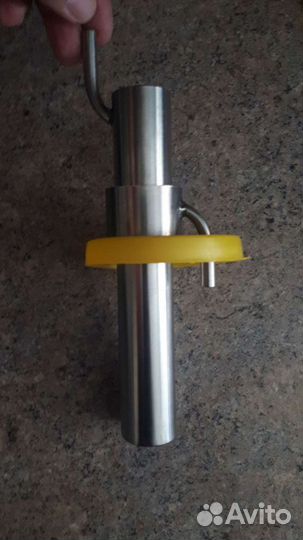 Попугай на банку