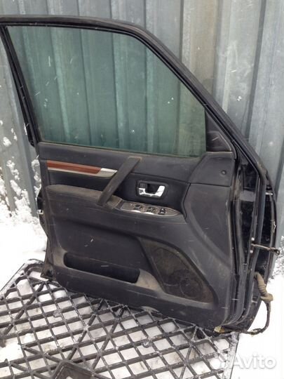 Митсубиси паджеро 4, 2008г. Двери