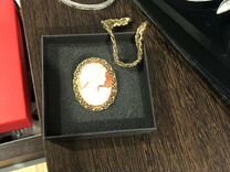 Брошь -медальон камея на раковине