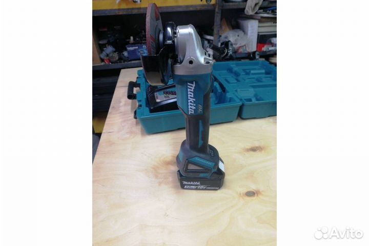 Шлифмашина угловая аккумуляторная Makita DGA504RF