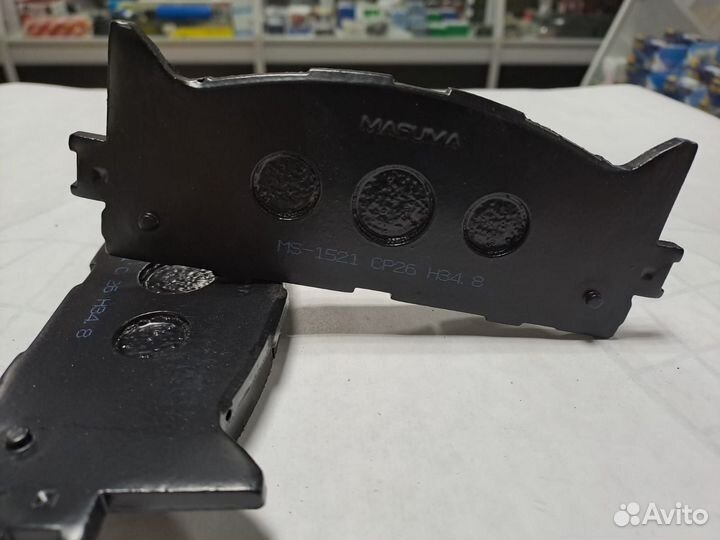 Колодки тормозные передние на Toyota Camry V40 V50