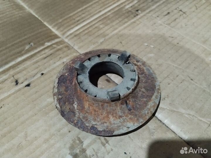 Чашка амортизатора / Лада granta