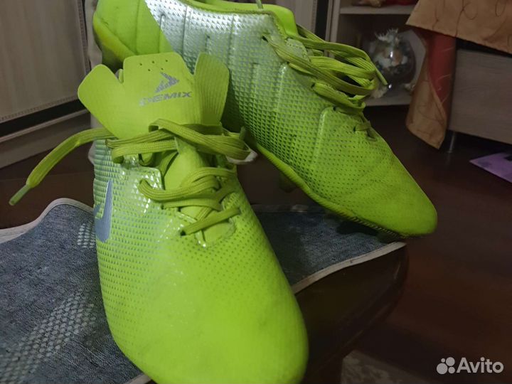 Футбольные бутсы demix