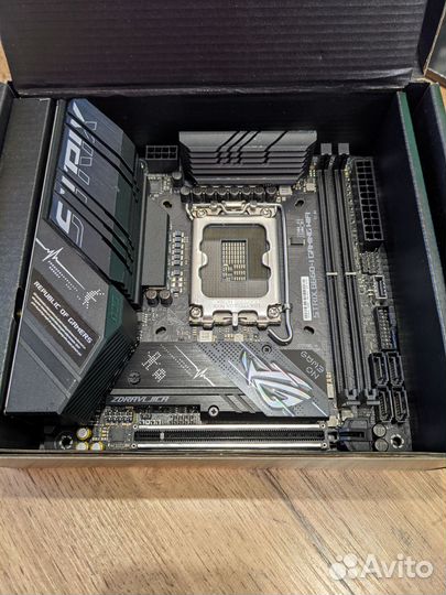 Мат плата asus ROG strix B660-I gaming wifi