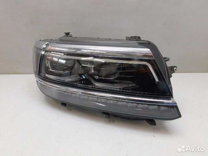 Фара правая Volkswagen Tiguan