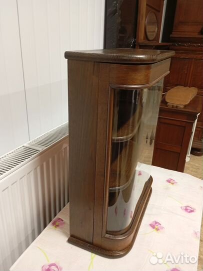 Витрина настенная