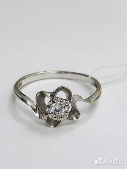 Золотое кольцо с бриллиантом