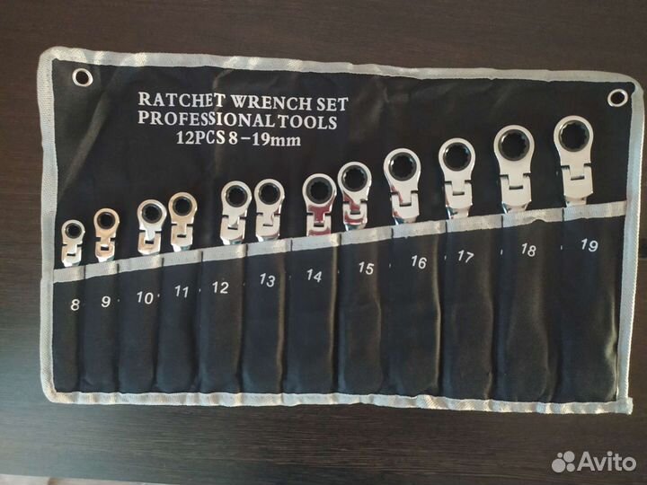 Набор ключей с трещеткой и шарниром