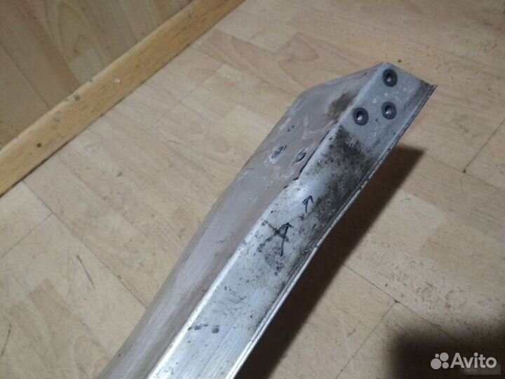 Усилитель заднего бампера Jaguar Xj