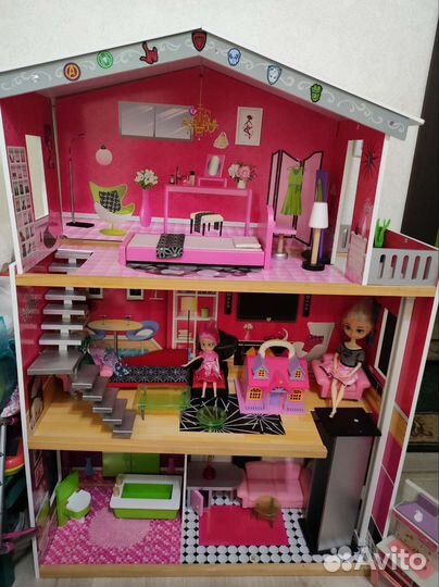 Кукольный домик с куклами