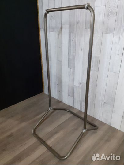 Стойки вешалки торговые