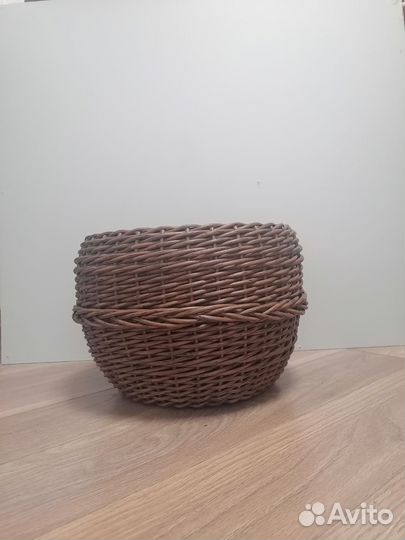 Вазоны и горшки из ротанга для садовых цветов