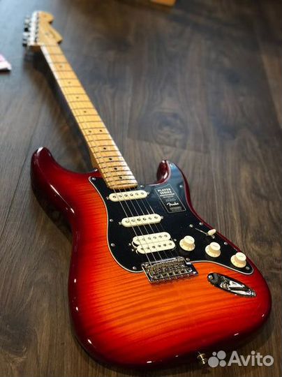 Электрогитара Fender Player Stratocaster HSS Plus