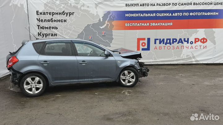 Накладка порога внутренняя передняя правая Kia Cee