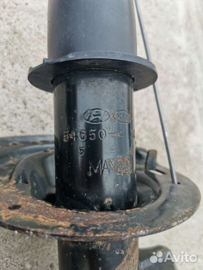 Амортизаторы стойки б/у Hyundai Solaris KIA Rio