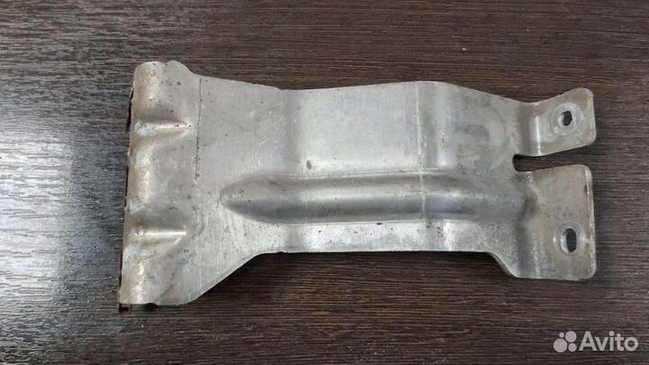 Кронштейн правый Bmw X6M E71 S63B44A 2009