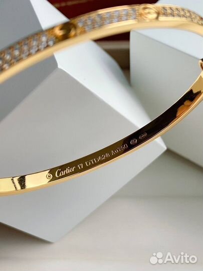 Боаслет cartier love в обсыпке муассаниты