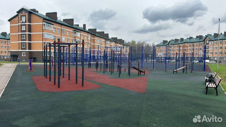 Два турника со скамьей для пресса