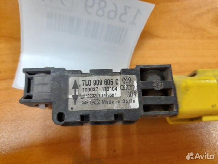 Датчик удара Volkswagen Touareg 2003-2010