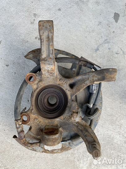 Кулак поворотный Nissan Presage U30 2.4