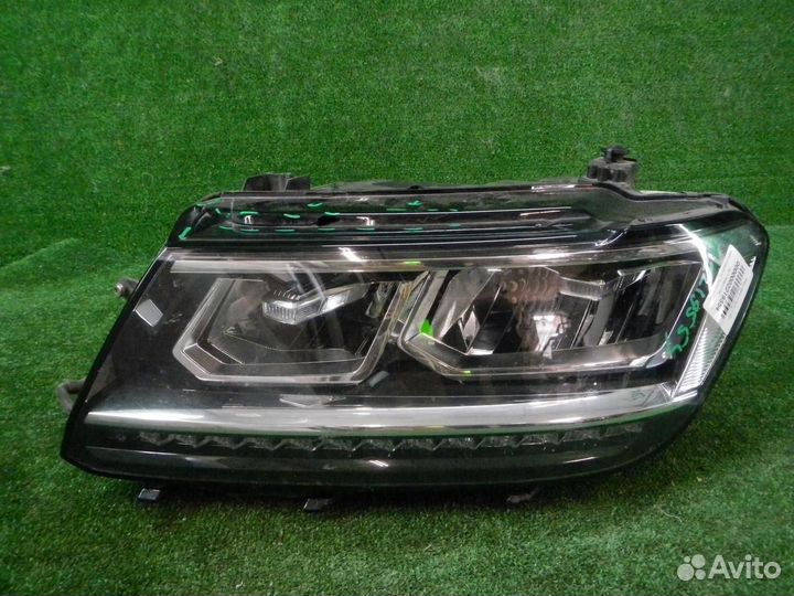 Фара левая Volkswagen Tiguan