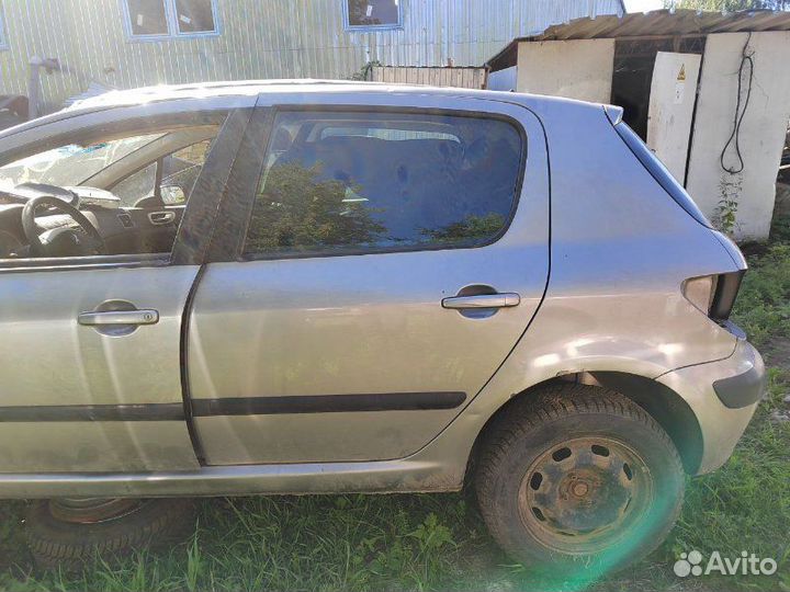 Дверь задняя левая Peugeot 307 хэтчбек 1.6 NFU