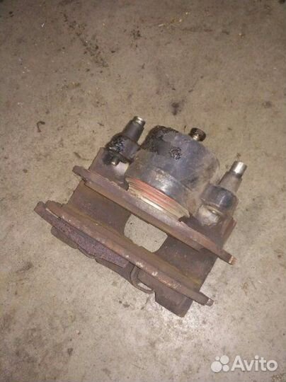 Суппорт передний правый Mercedes-Benz M-Class W163