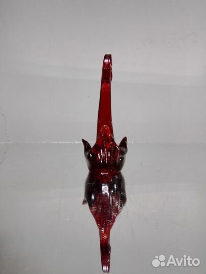 Сувенир лебедь, цветное стекло